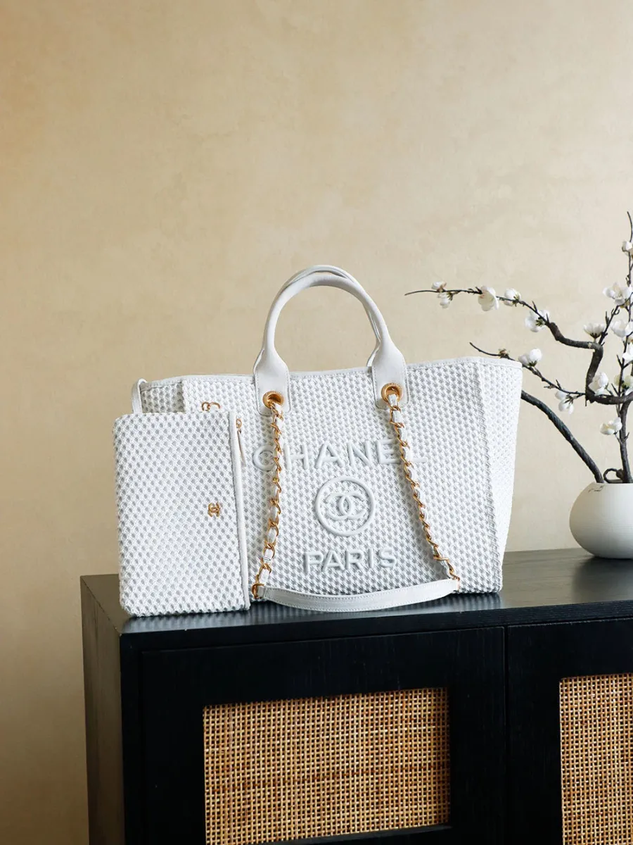 chanel26_cruise_a66941_front.jpg