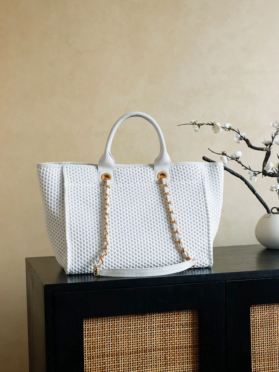 chanel26_cruise_a66941_side.jpg