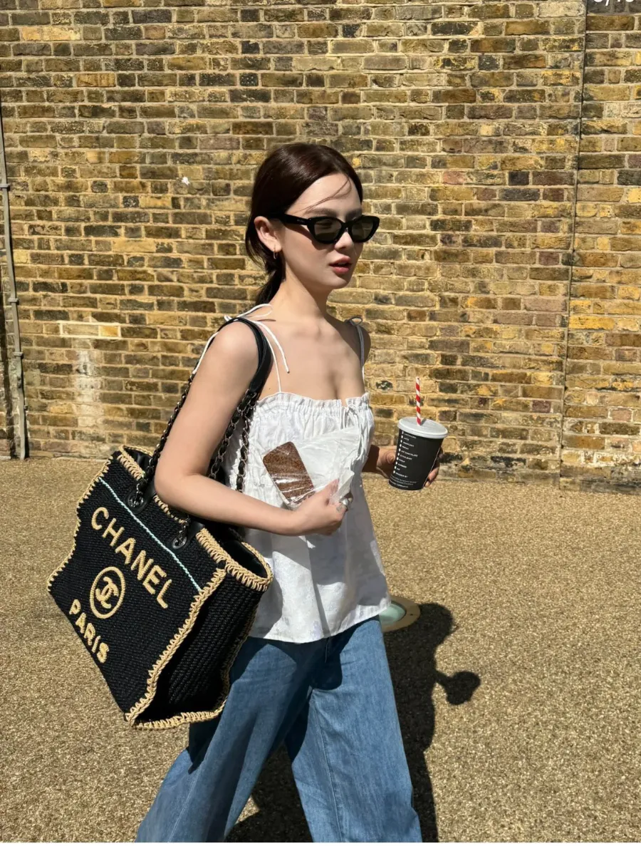 chanel_1602969_side.jpg