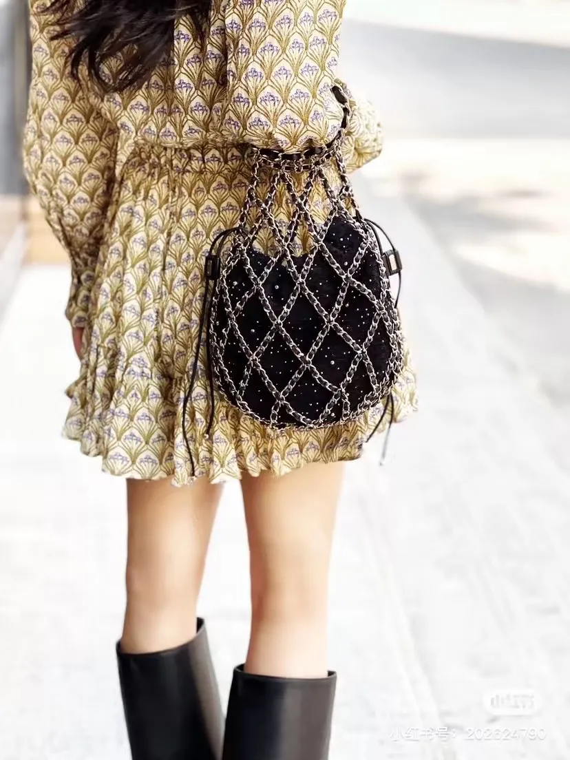 chanel_cc_42cm_front.jpg