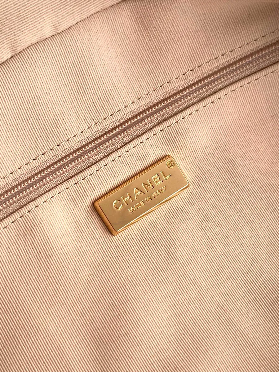 chanel_denim_bostonbag_2240000601656_detail_04.jpg