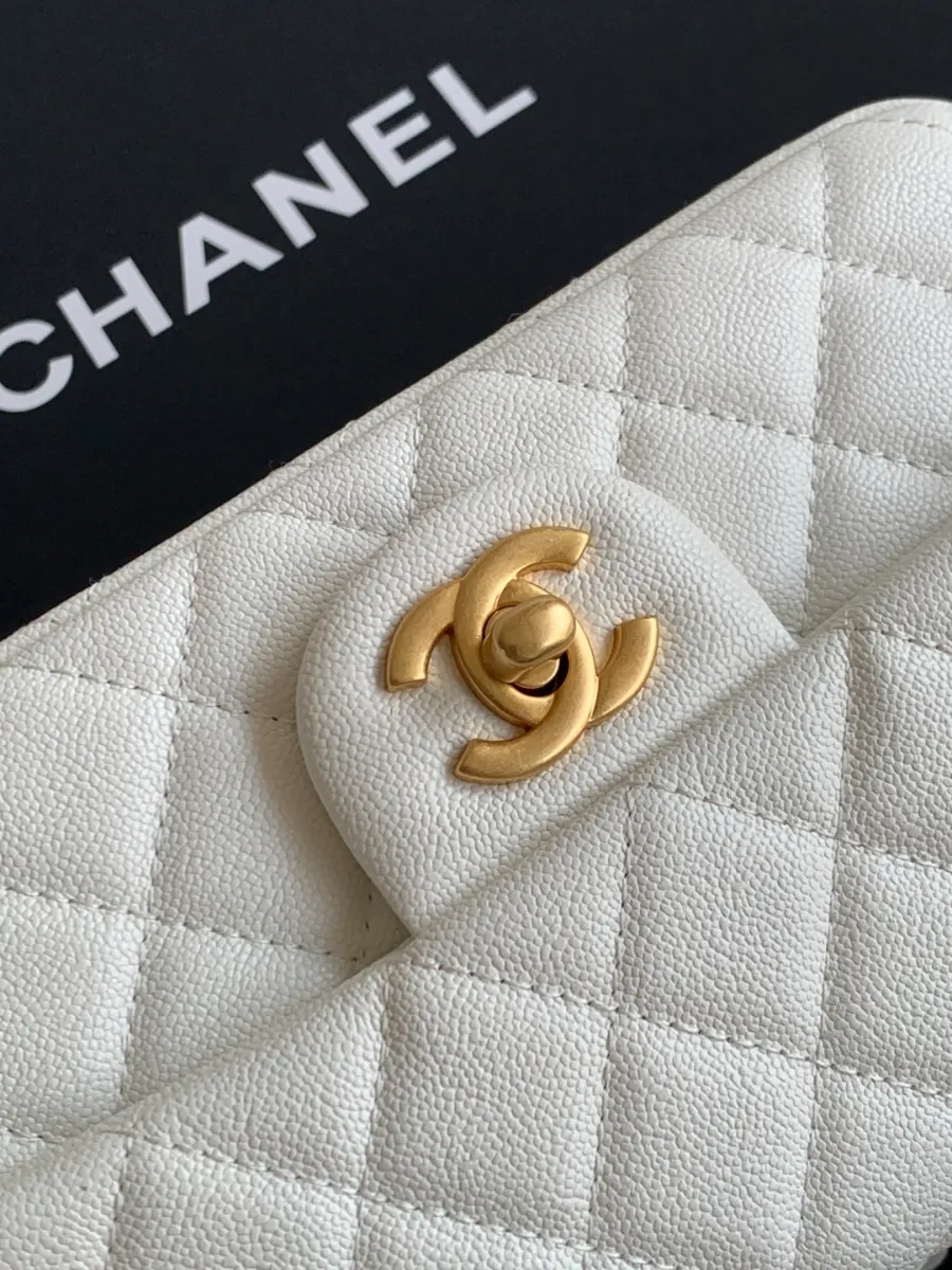 chanel_latest_mini_grained_caviar_20bag_as2431_detail_02.jpg