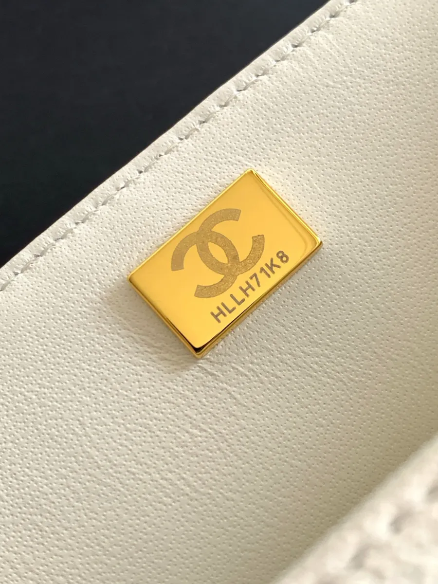 chanel_latest_mini_grained_caviar_20bag_as2431_detail_05.jpg