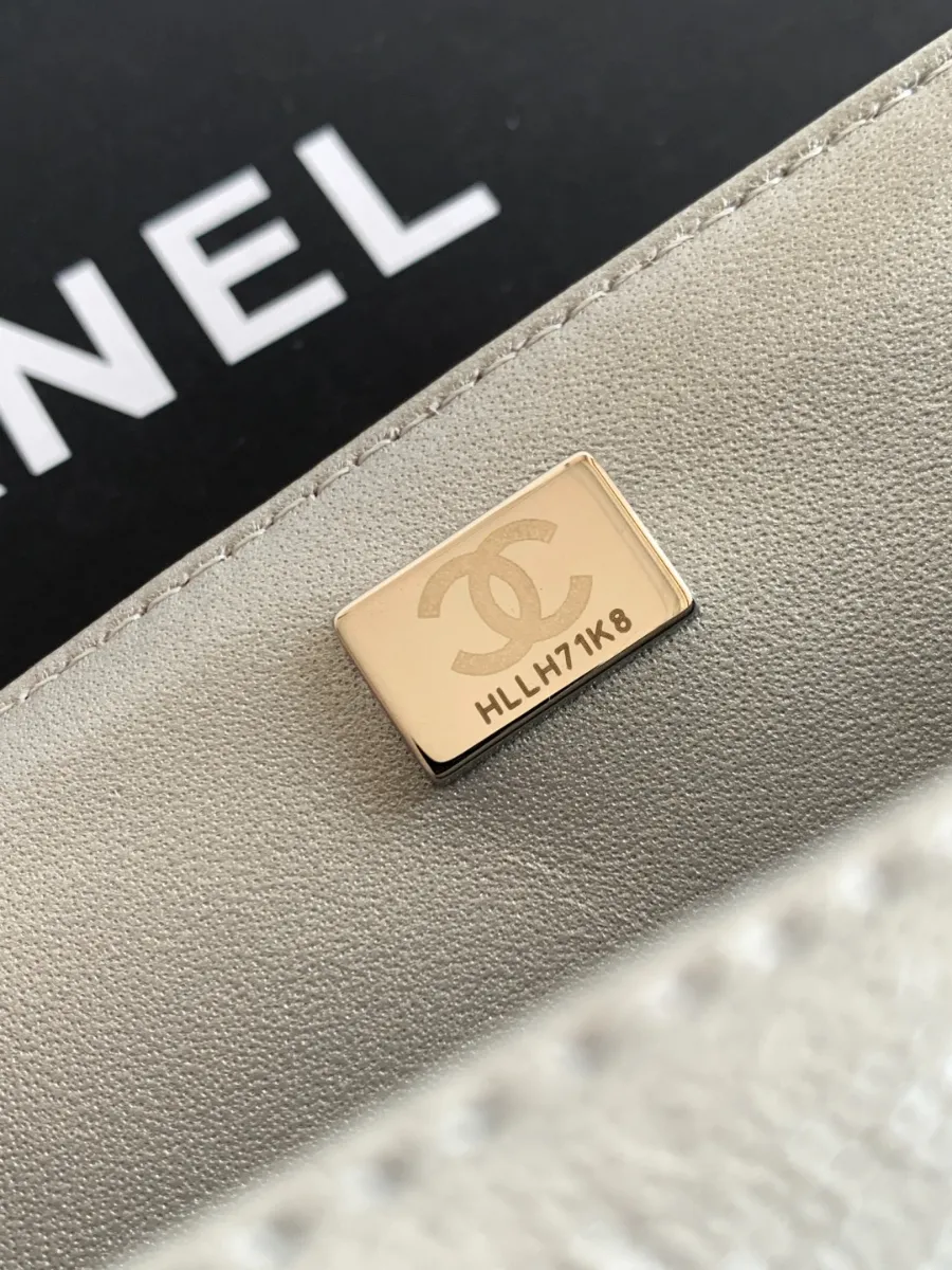 chanel_latest_mini_grained_caviar_20bag_as2431_detail_05.jpg
