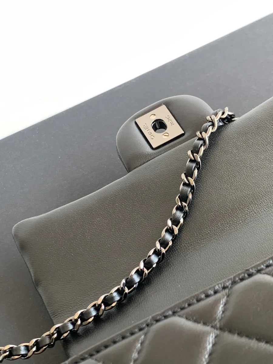 chanel_latest_mini_grained_lambskin_20bag_as2431_detail_03.jpg