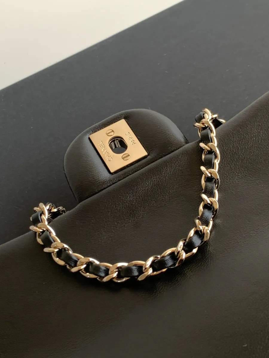 chanel_latest_mini_grained_lambskin_20bag_as2431_detail_03.jpg