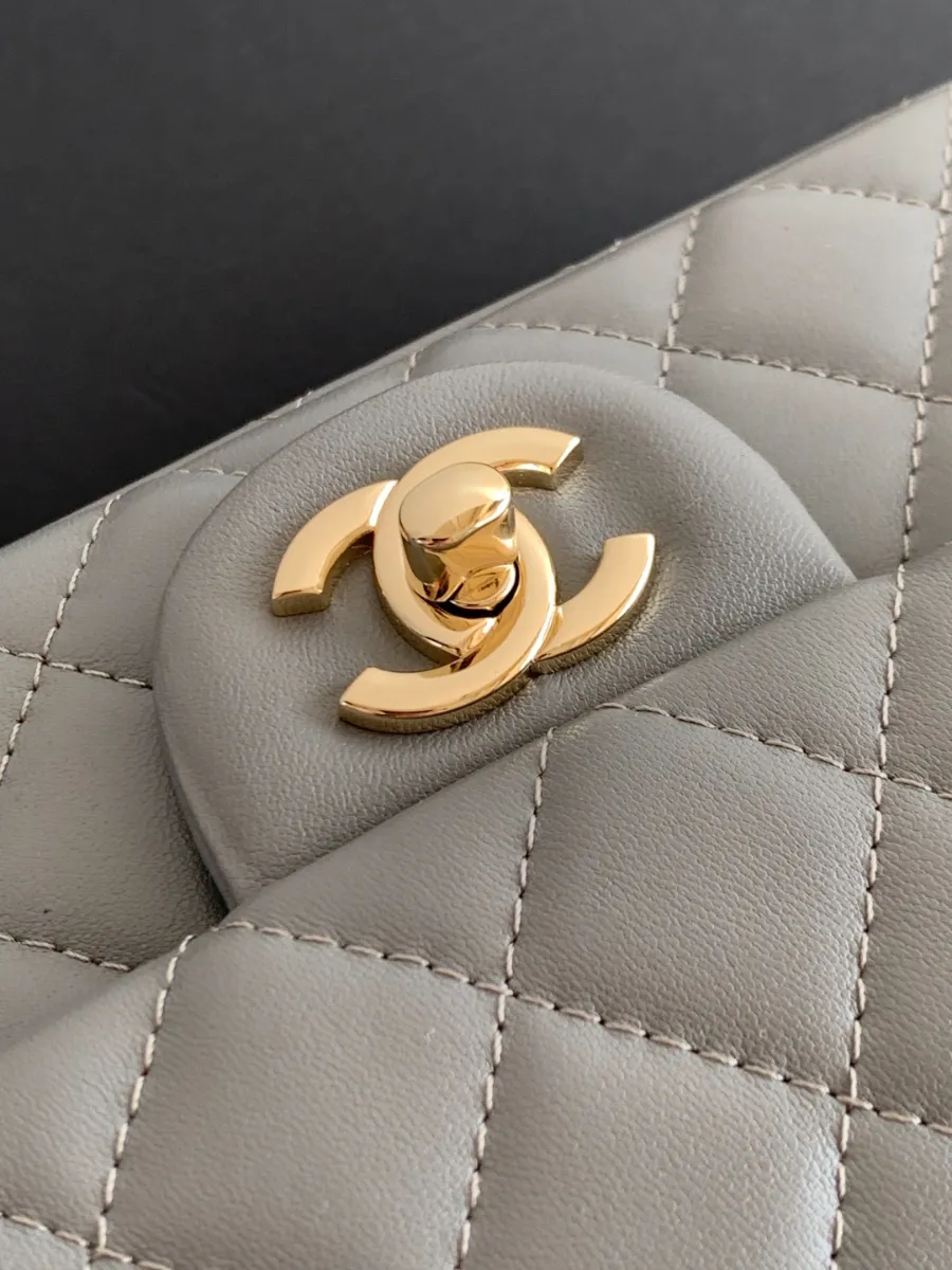 chanel_latest_mini_grained_lambskin_20bag_as2431_detail_02.jpg