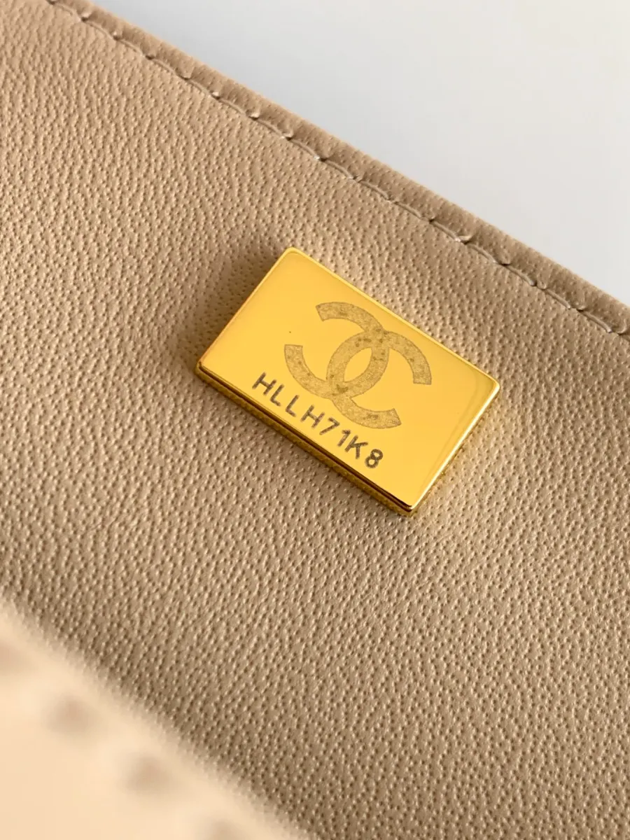 chanel_latest_mini_grained_lambskin_20bag_as2431_detail_05.jpg