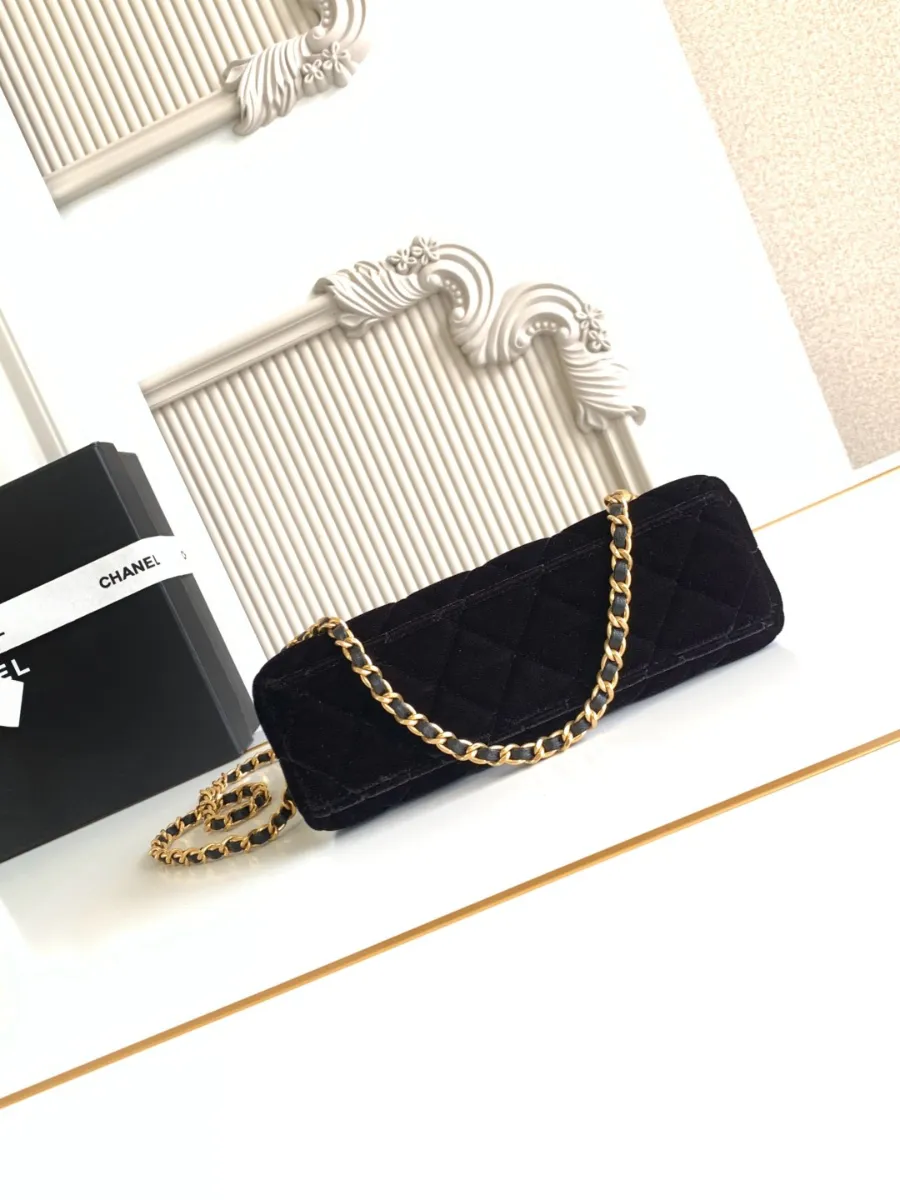 chanel_silkeubelbes_kellybag_as4416_bottom.jpg