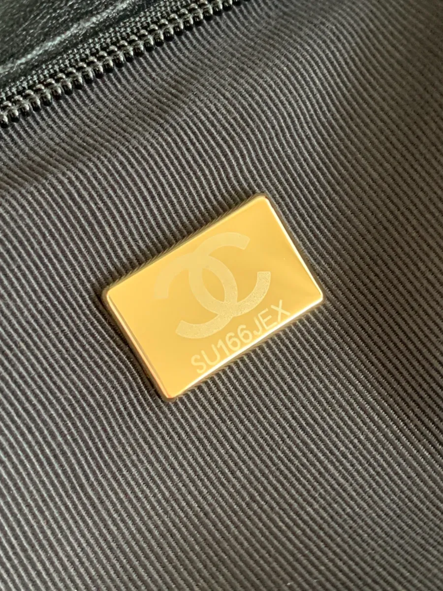 chanel_silkeubelbes_kellybag_as4416_detail_05.jpg