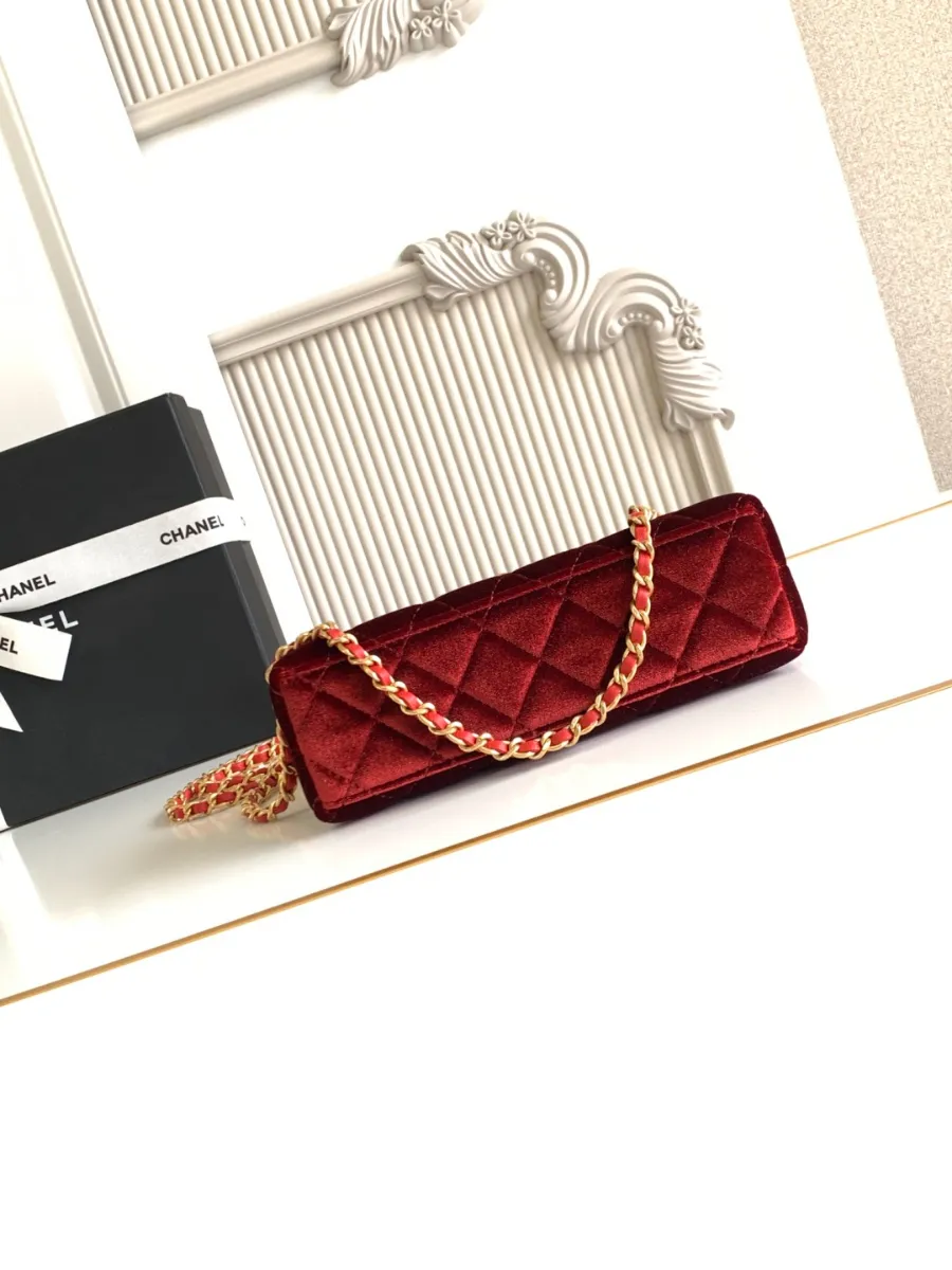 chanel_silkeubelbes_kellybag_as4416_bottom.jpg