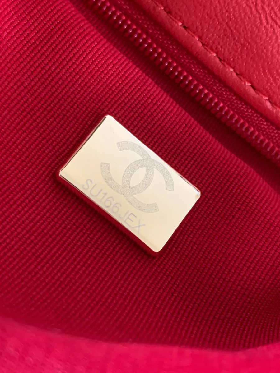 chanel_silkeubelbes_kellybag_as4416_detail_05.jpg