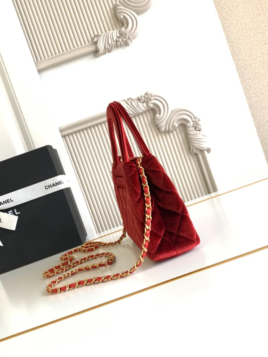 chanel_silkeubelbes_kellybag_as4416_side.jpg