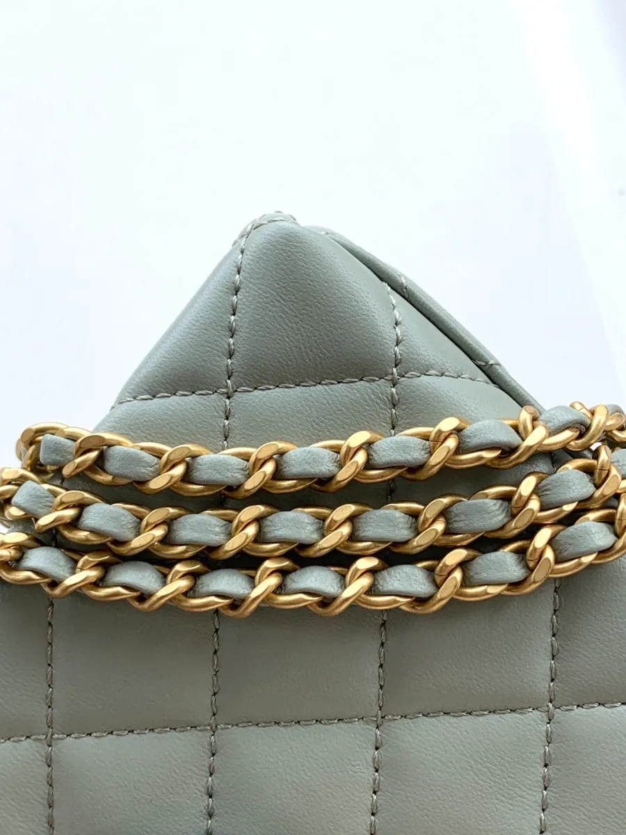 chanel_lambskin_kellybag_as4416_detail_03.jpg