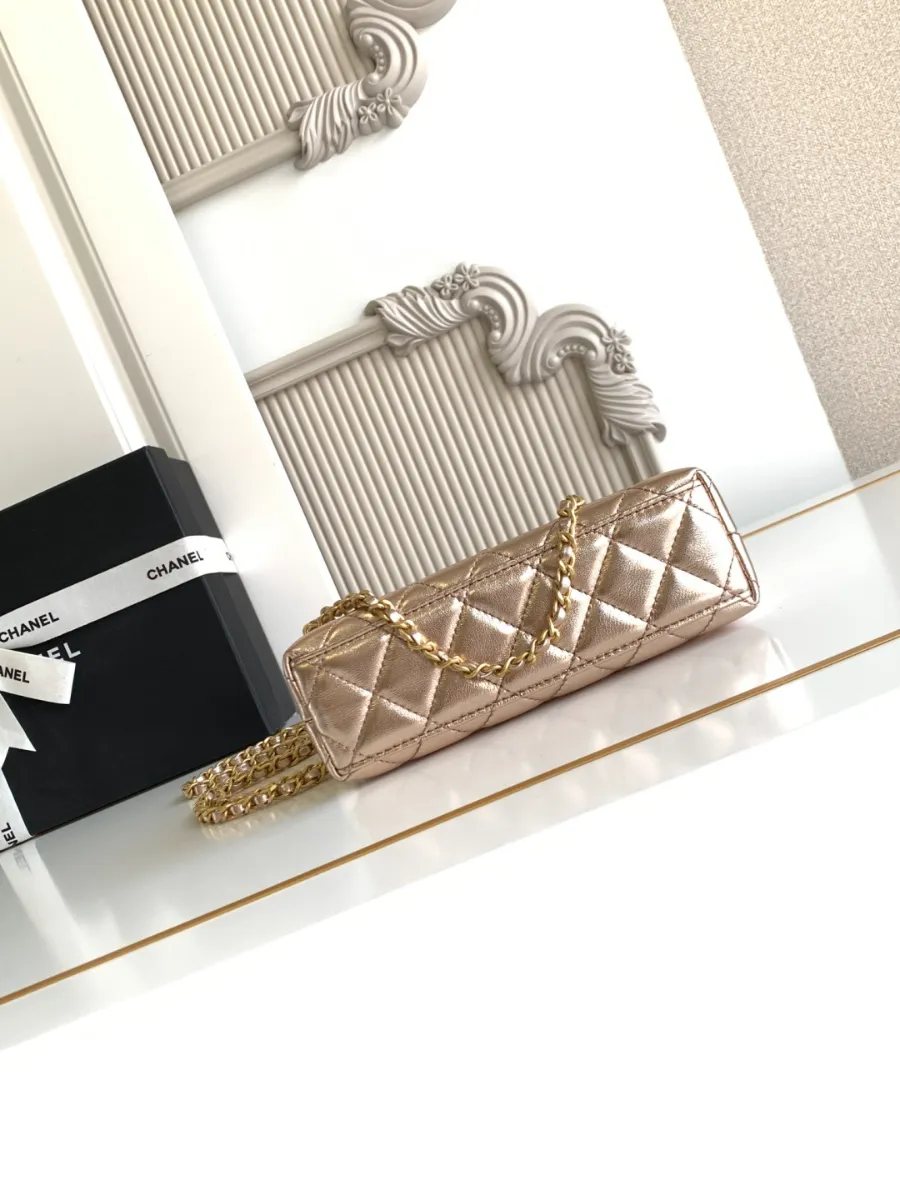 chanel_lambskin_kellybag_as4416_bottom.jpg