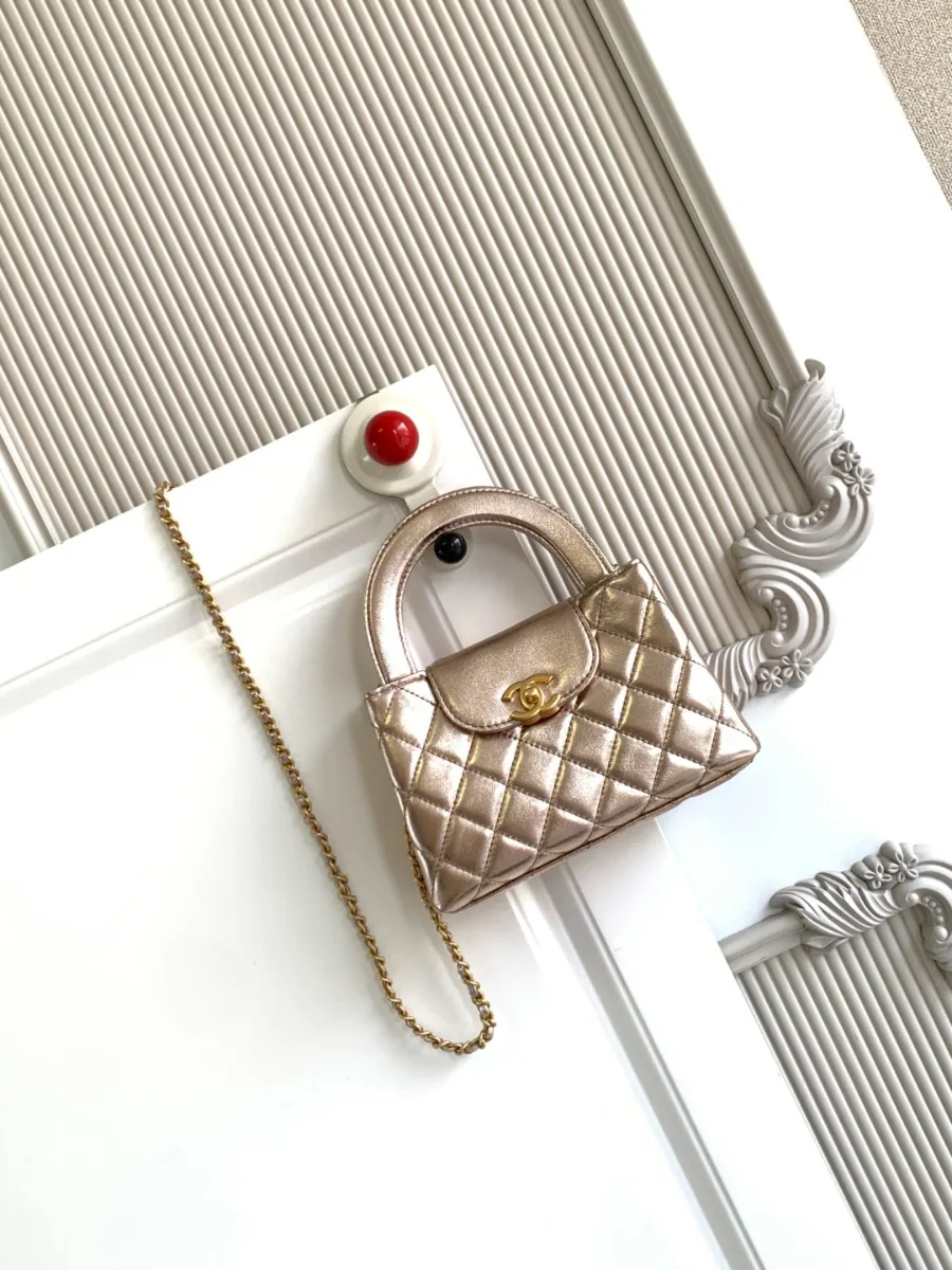 chanel_lambskin_kellybag_as4416_detail_01.jpg