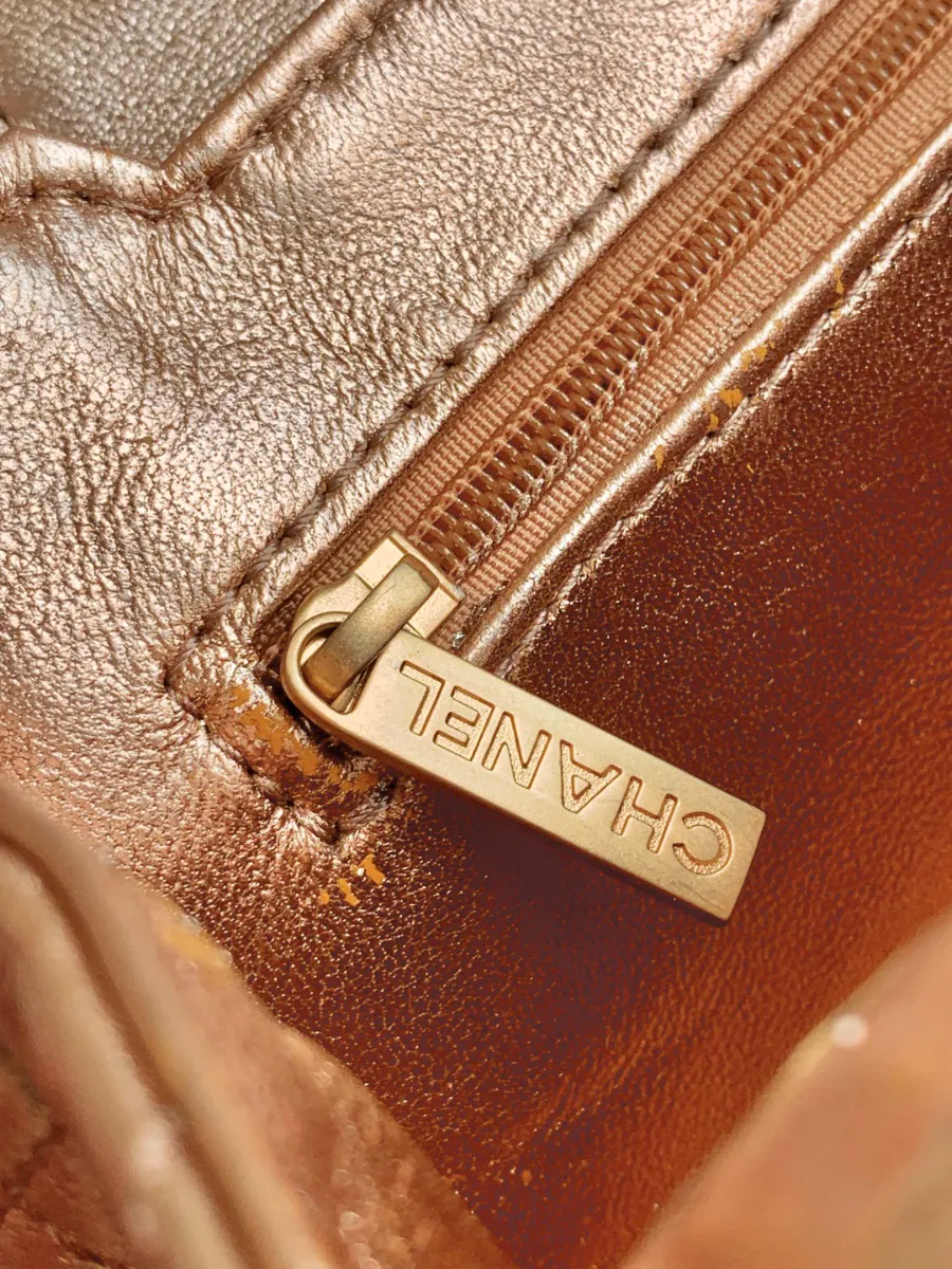 chanel_lambskin_kellybag_as4416_detail_04.jpg