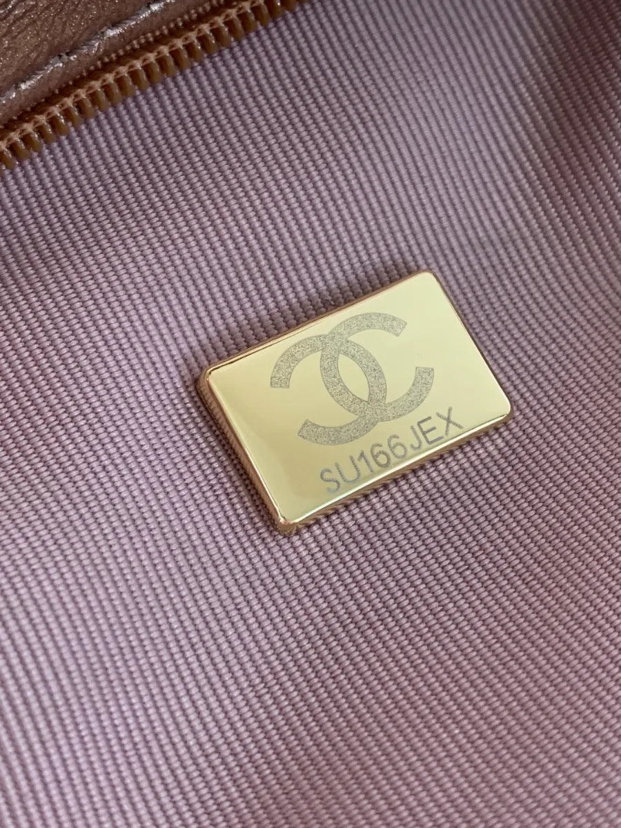 chanel_lambskin_kellybag_as4416_detail_05.jpg