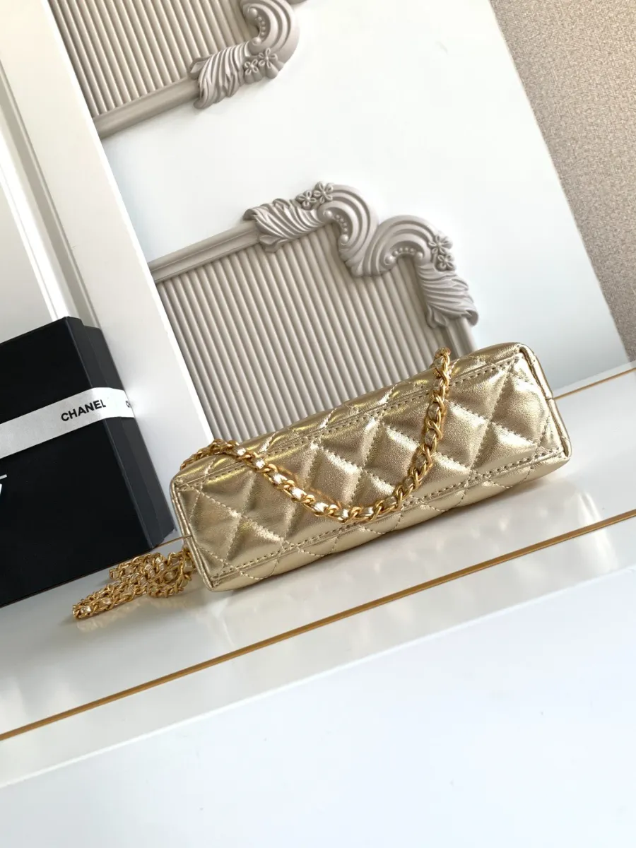chanel_lambskin_kellybag_as4416_bottom.jpg