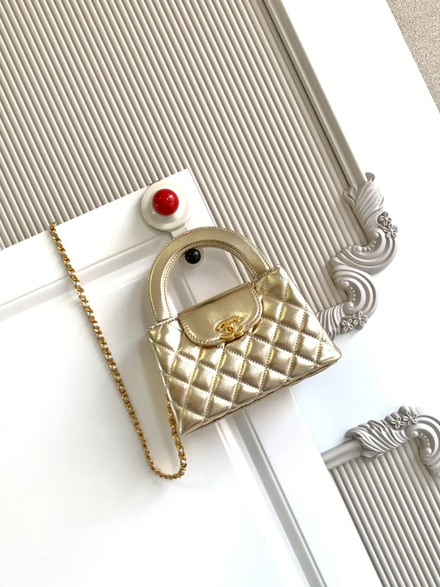 chanel_lambskin_kellybag_as4416_detail_01.jpg
