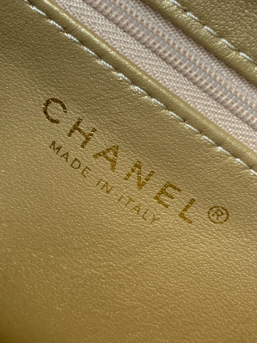 chanel_lambskin_kellybag_as4416_detail_04.jpg