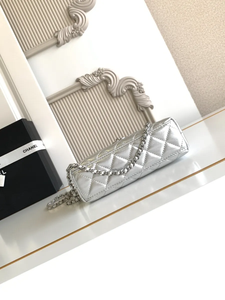 chanel_lambskin_kellybag_as4416_bottom.jpg