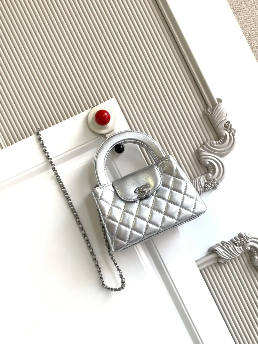 chanel_lambskin_kellybag_as4416_detail_01.jpg