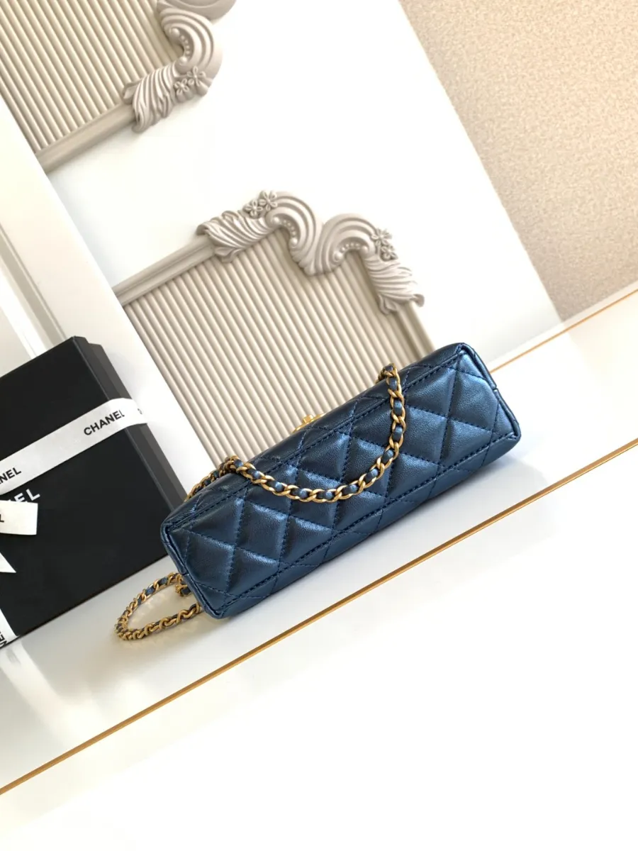chanel_lambskin_kellybag_as4416_bottom.jpg