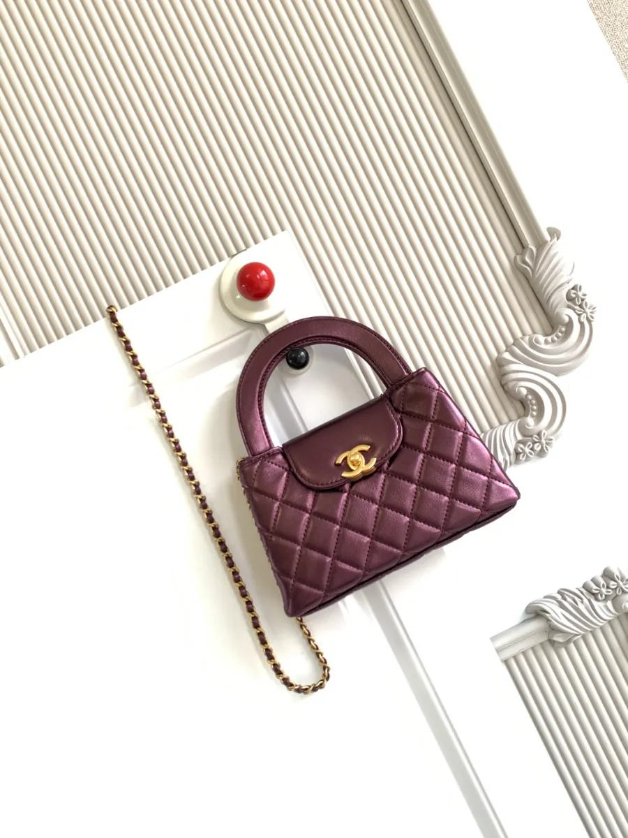 chanel_lambskin_kellybag_as4416_detail_01.jpg