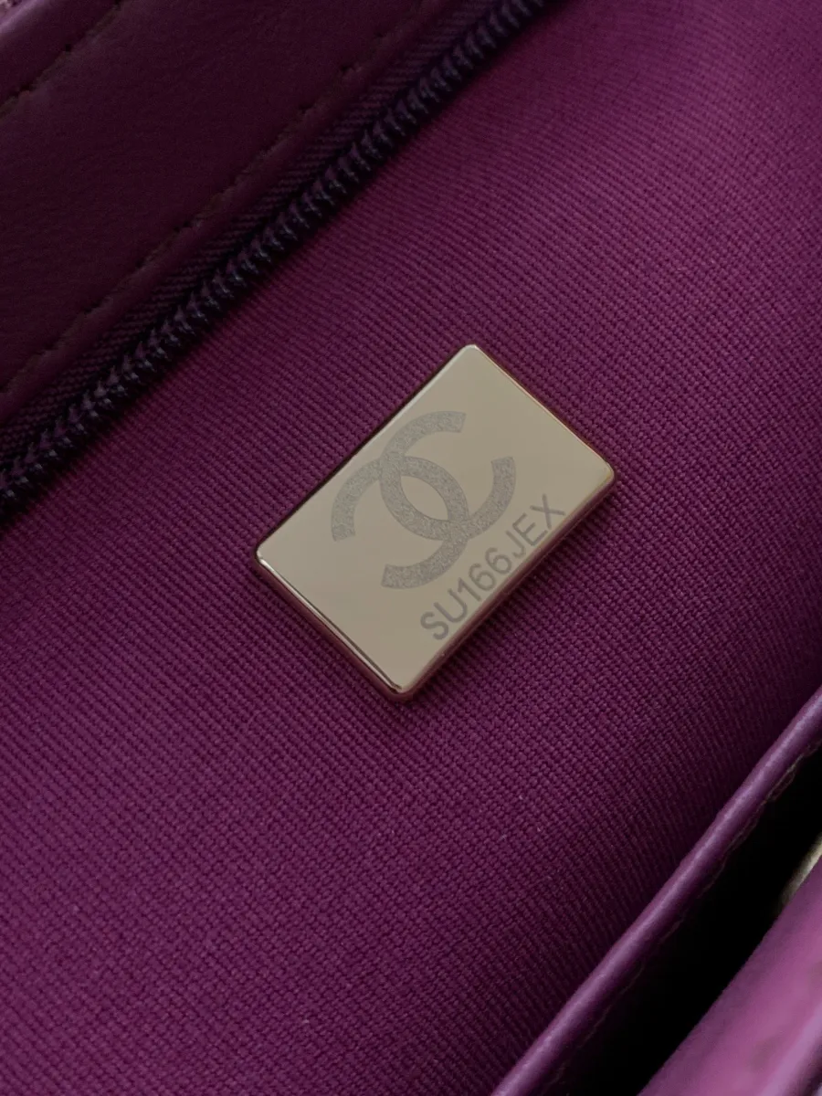 chanel_lambskin_kellybag_as4416_detail_05.jpg