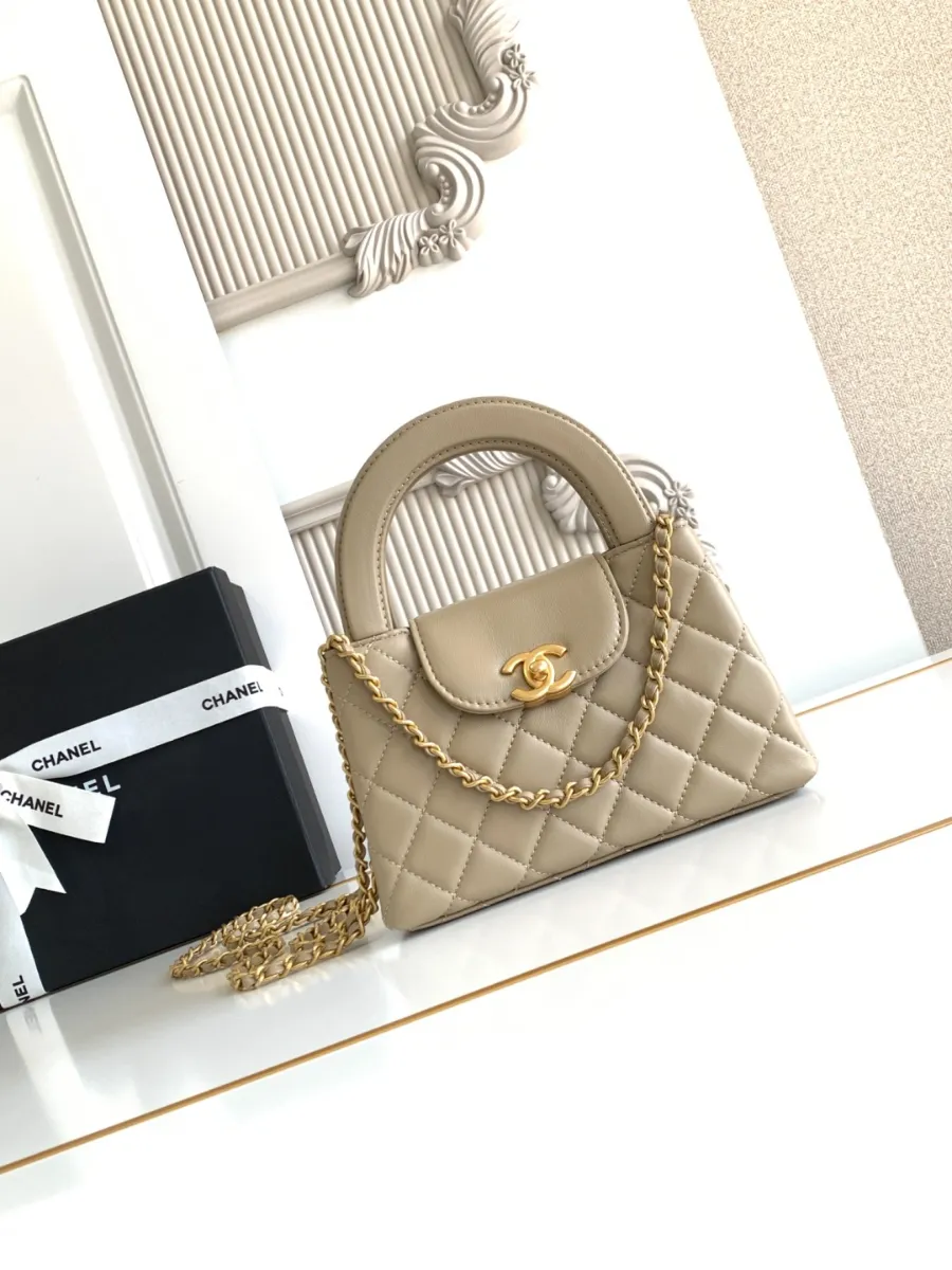 chanel_lambskin_kellybag_as4416_front.jpg