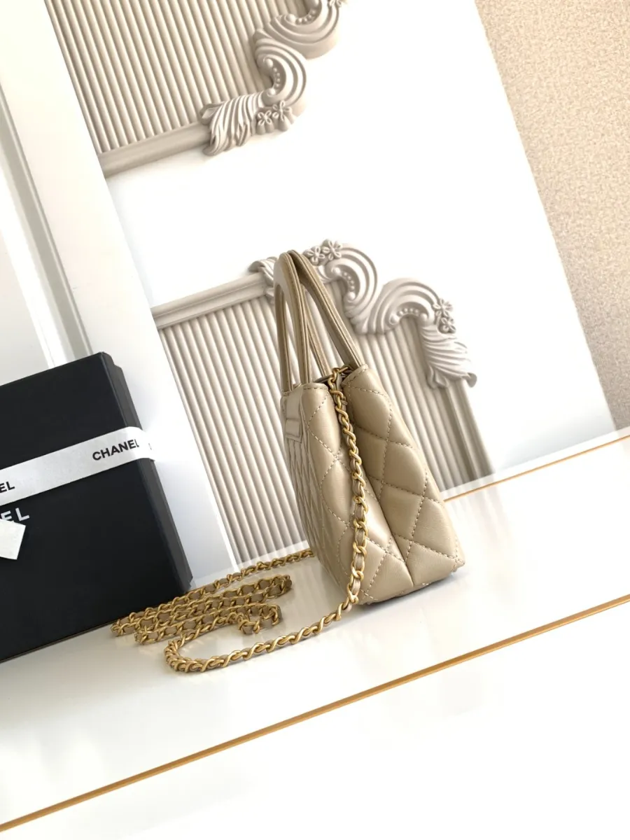 chanel_lambskin_kellybag_as4416_side.jpg