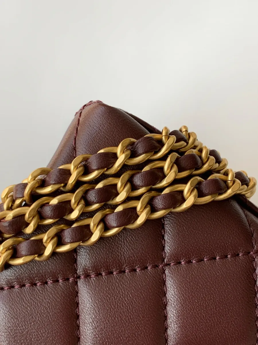 chanel_lambskin_kellybag_as4416_detail_04.jpg