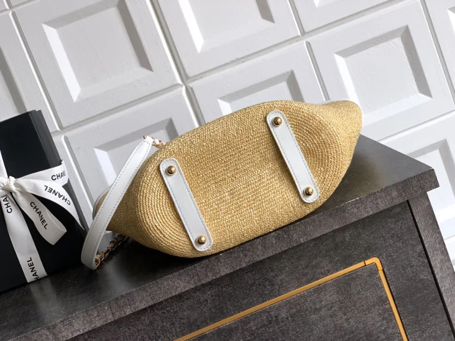 chanel_26c_latest_woven_totebag_as5951_bottom.jpg