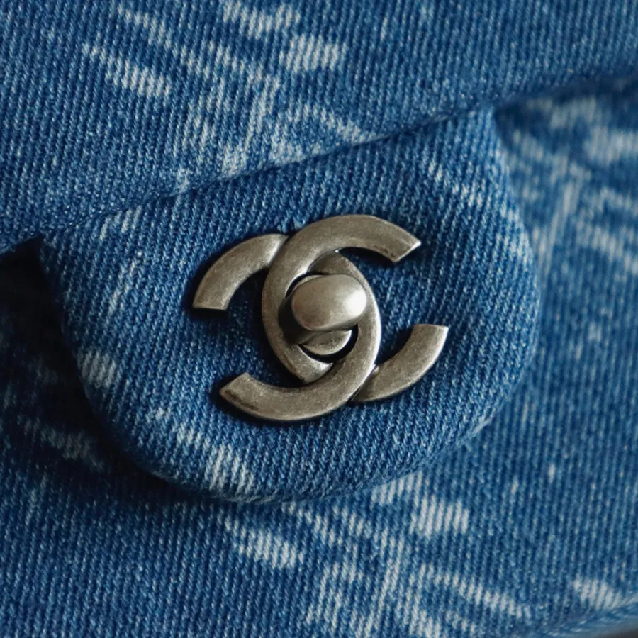 chanel_medium_denim_double_flap_shoulder_bag_detail_03.jpg