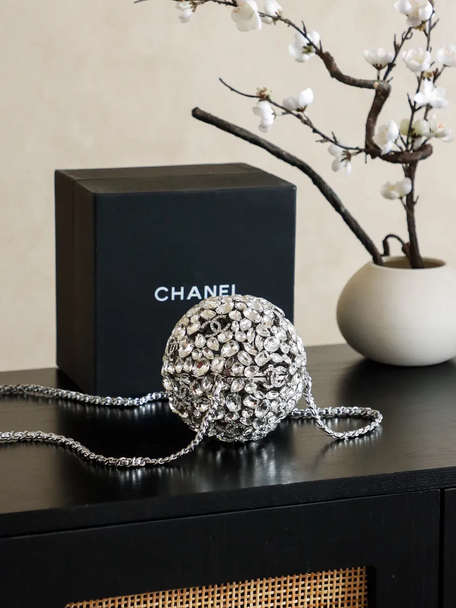 chanel_swarovski_crystal_diamond_ball_clutch_back.jpg