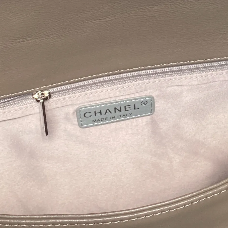 chanel_vintage_paris-london_flap-bag_9902_detail_03.jpg
