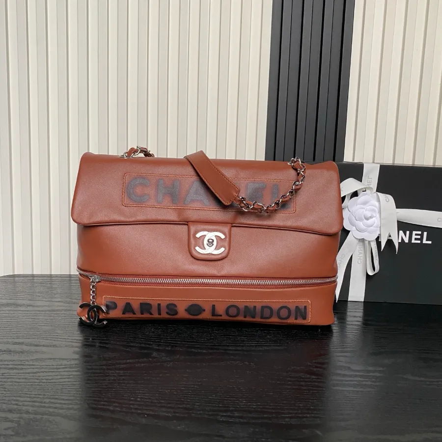 chanel_vintage_paris-london_flap-bag_9902_front.jpg