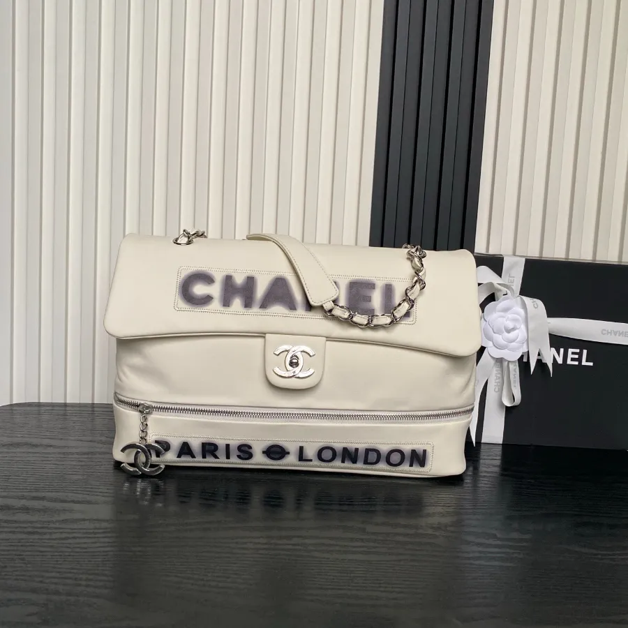 chanel_vintage_paris-london_flap-bag_9902_front.jpg