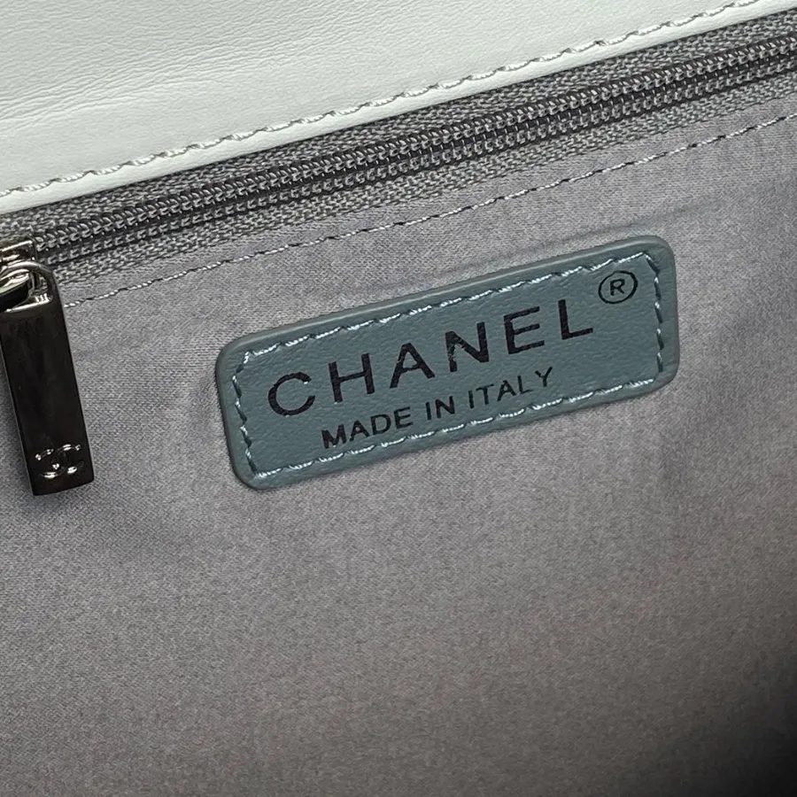 chanel_vintage_paris-london_flap-bag_9902_detail_04.jpg