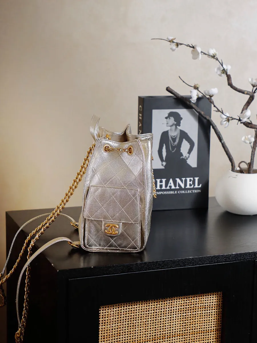 chanel_25b_double_shoulder-bag_backpack_as5600_detail_01.jpg