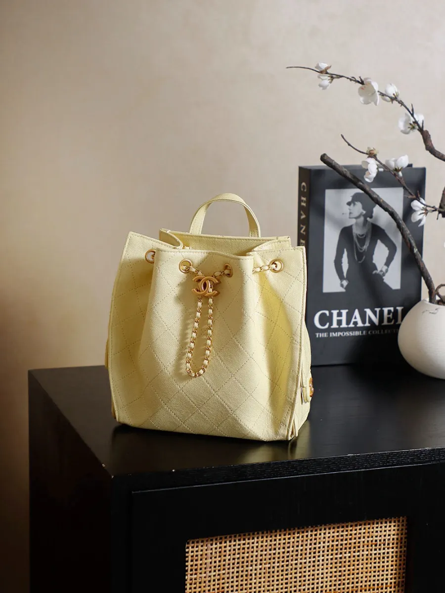 chanel_25b_double_shoulder-bag_backpack_as5600_detail_01.jpg