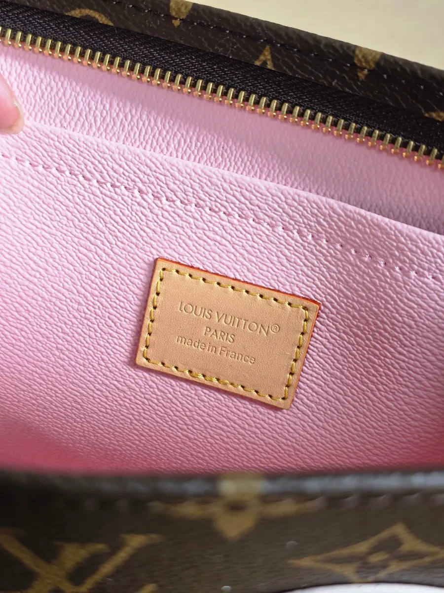 louis_vuitton_tennis_capsule_m25820_detail_04.jpg