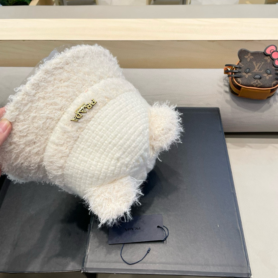 PRADA 프라다 귀여운 곰돌이 니트 버킷햇 - 겨울 신상 양털 퍼모자 4
