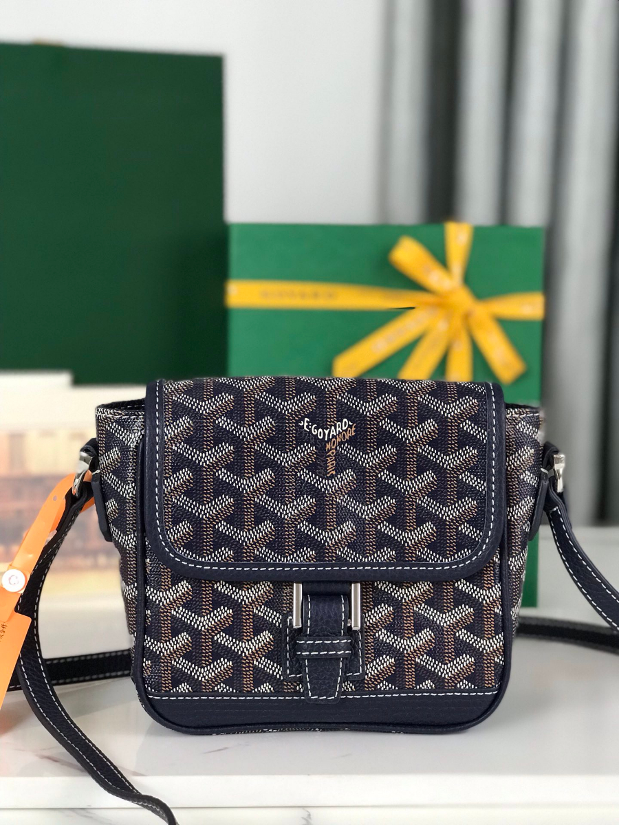 Goyard 고야드 Grand Bleu PM 크로스백 1