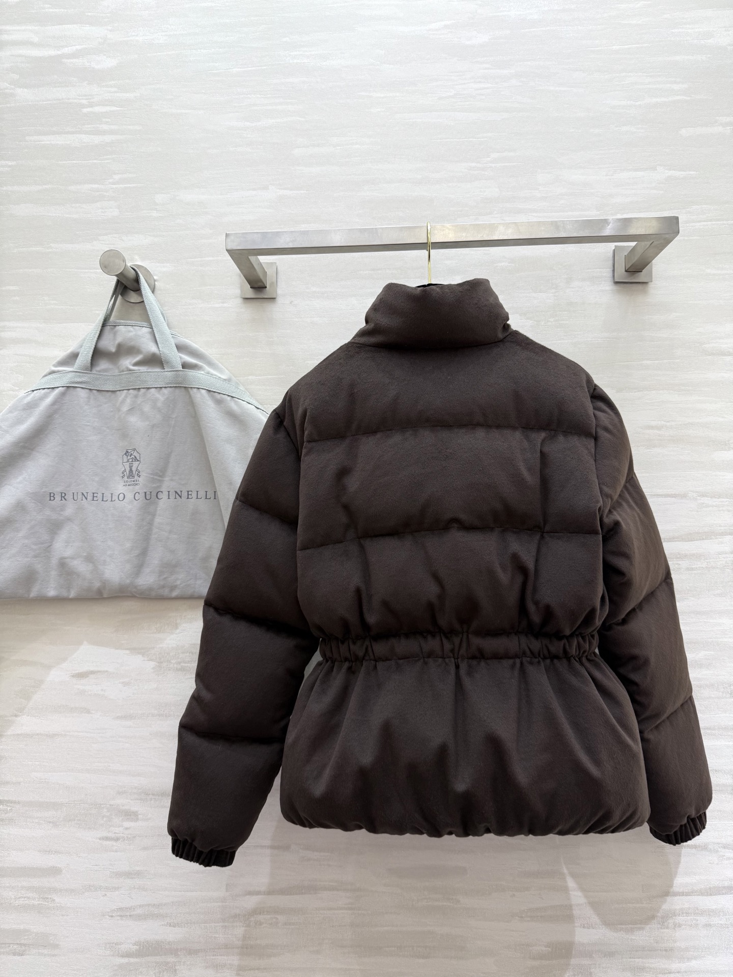 Brunello Cucinelli 브루넬로 쿠치넬리 2025 가을·겨울 여성 하이넥 허리 스트링 구스다운 점퍼 17