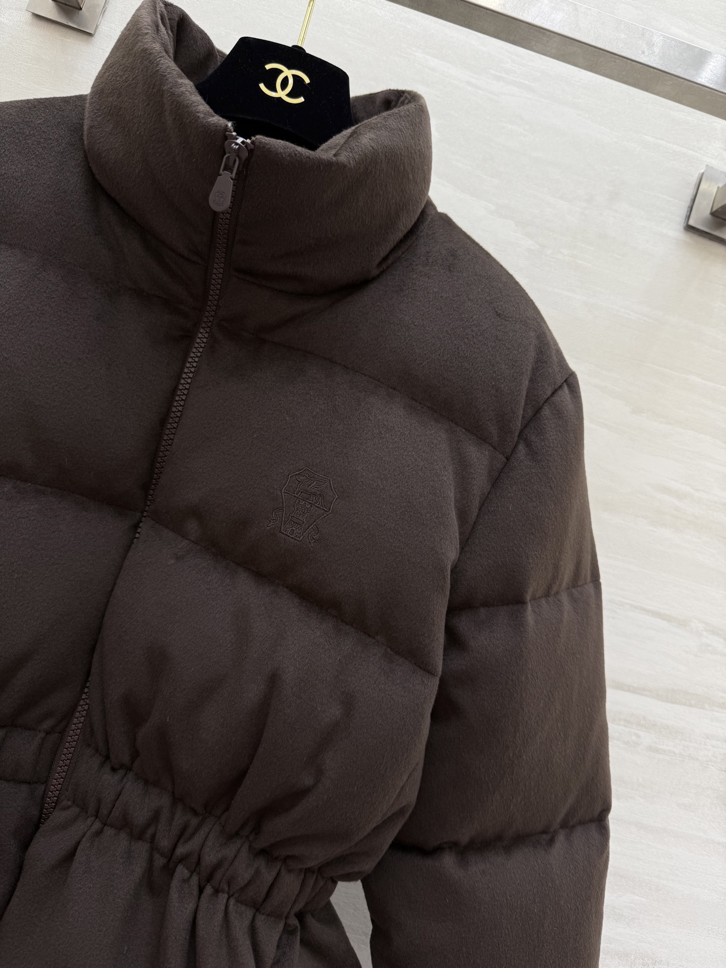 Brunello Cucinelli 브루넬로 쿠치넬리 2025 가을·겨울 여성 하이넥 허리 스트링 구스다운 점퍼 11