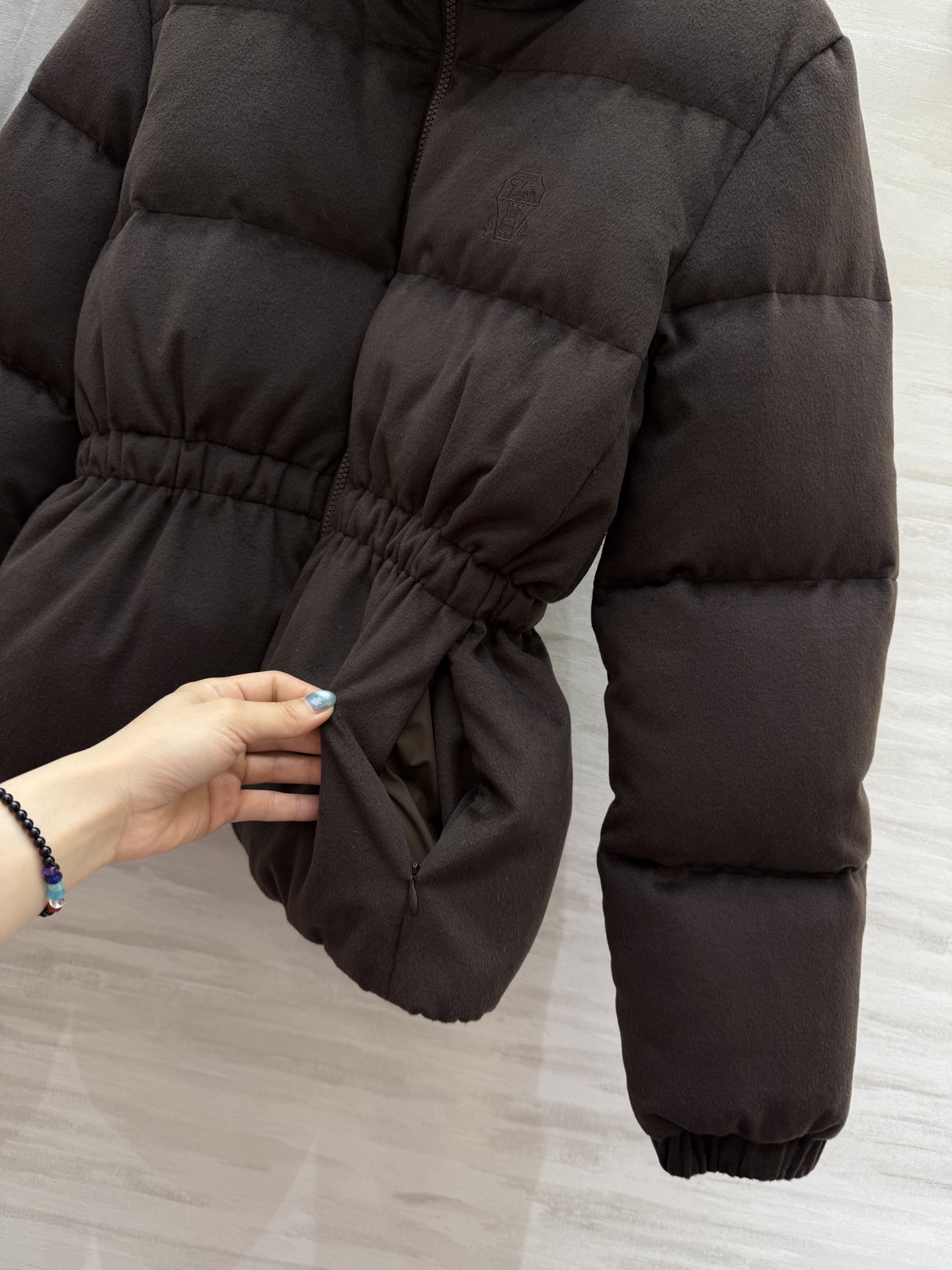 Brunello Cucinelli 브루넬로 쿠치넬리 2025 가을·겨울 여성 하이넥 허리 스트링 구스다운 점퍼 12