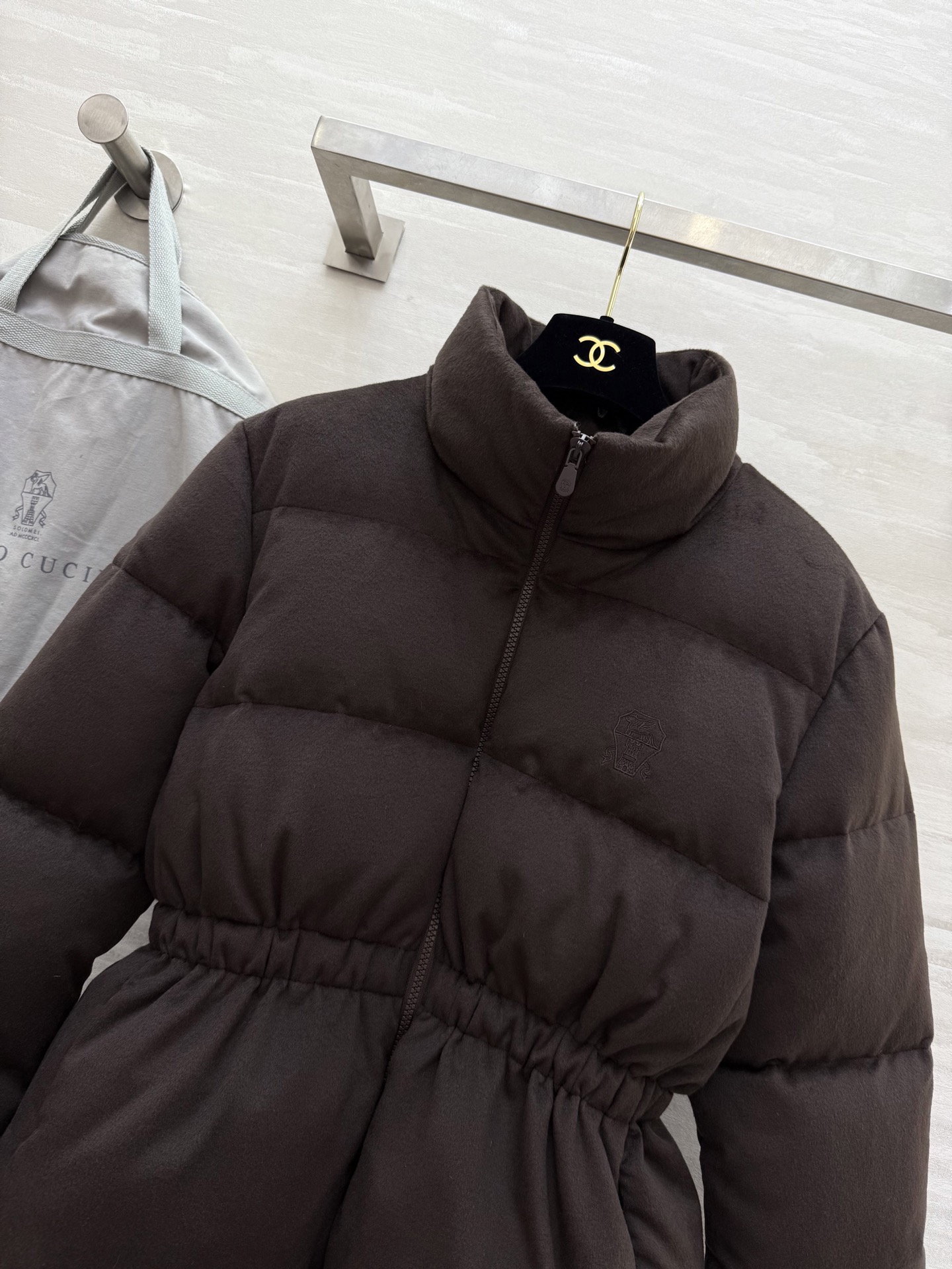 Brunello Cucinelli 브루넬로 쿠치넬리 2025 가을·겨울 여성 하이넥 허리 스트링 구스다운 점퍼 14