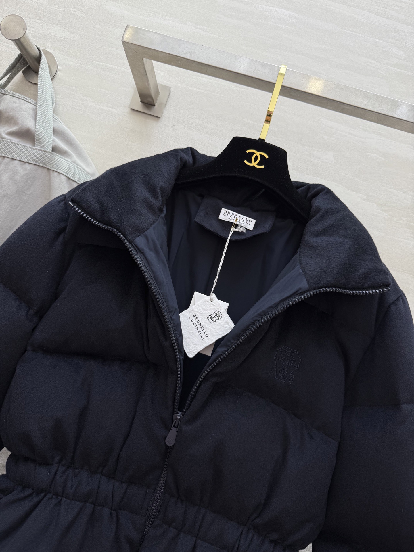 Brunello Cucinelli 브루넬로 쿠치넬리 2025 가을·겨울 여성 하이넥 허리 스트링 구스다운 점퍼 16